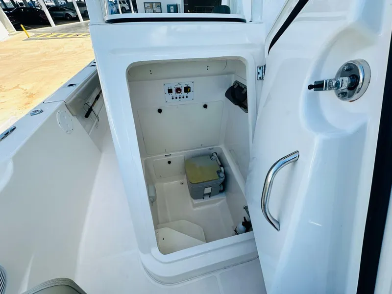 Slide: The Image of Pursuit C 238 Center Console 2016 - 25