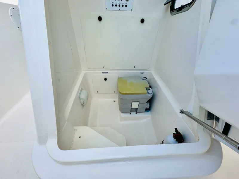 Slide: The Image of Pursuit C 238 Center Console 2016 - 26