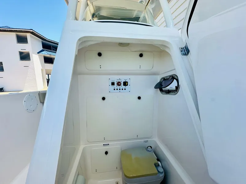 Slide: The Image of Pursuit C 238 Center Console 2016 - 27