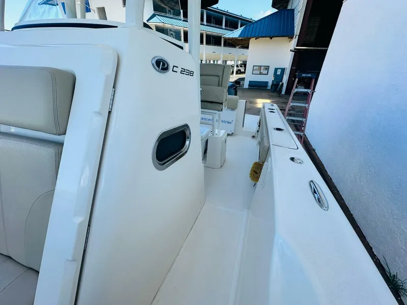 Slide: The Image of Pursuit C 238 Center Console 2016 - 31