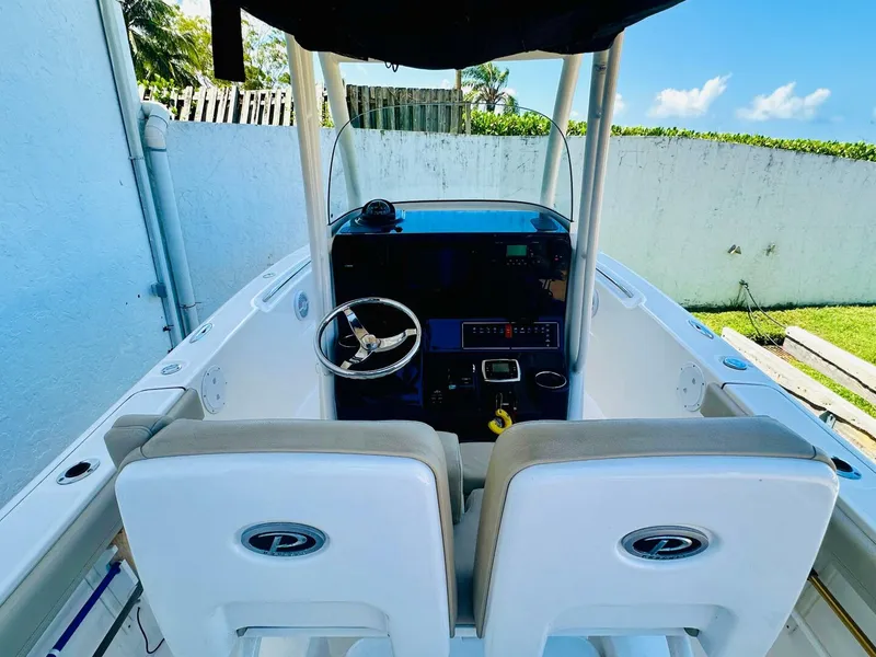 Slide: The Image of Pursuit C 238 Center Console 2016 - 36