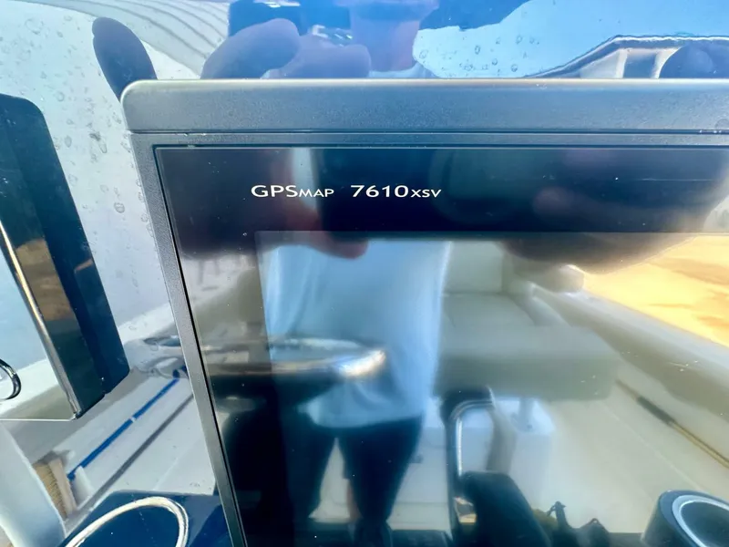 Slide: The Image of Pursuit C 238 Center Console 2016 - 38