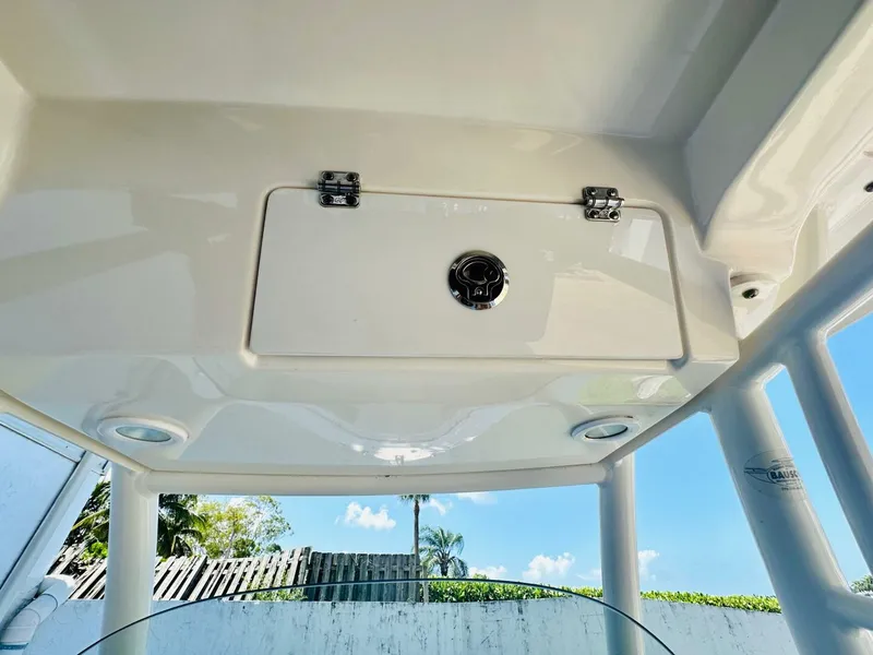 Slide: The Image of Pursuit C 238 Center Console 2016 - 45