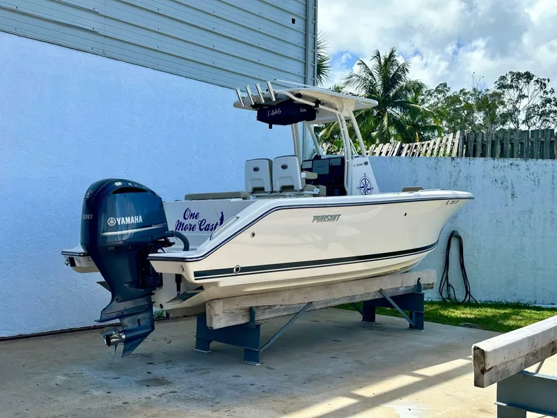Slide: The Image of Pursuit C 238 Center Console 2016 - 8
