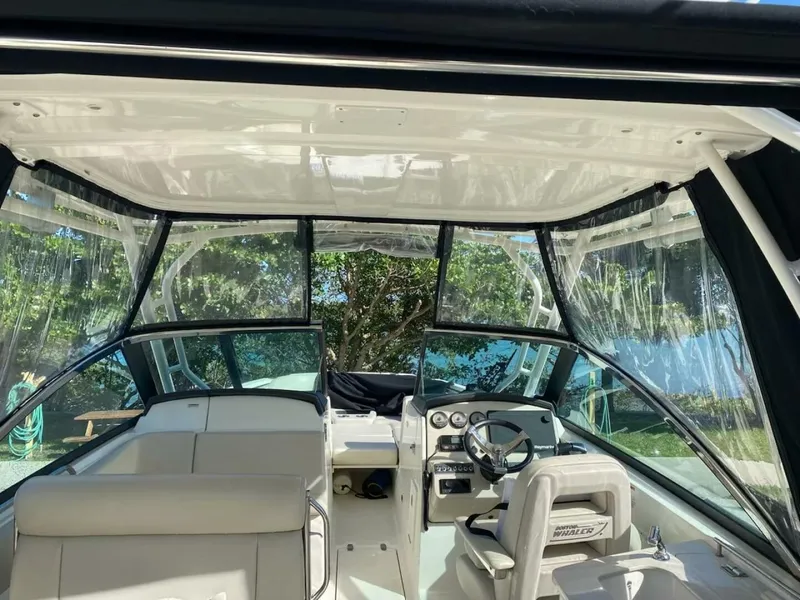 Slide: The Image of Boston Whaler 270 Vantage 2018 - 15