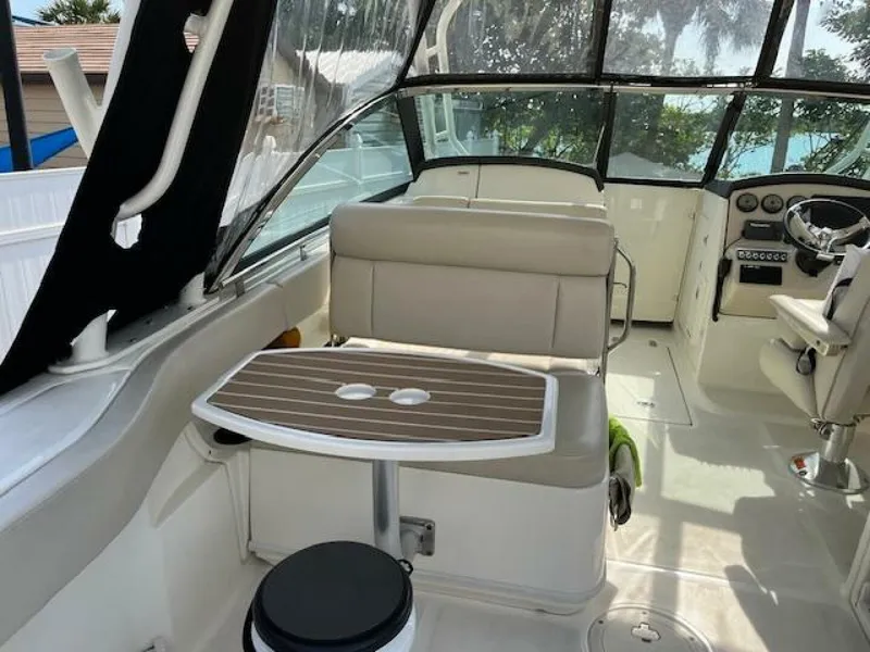 Slide: The Image of Boston Whaler 270 Vantage 2018 - 28