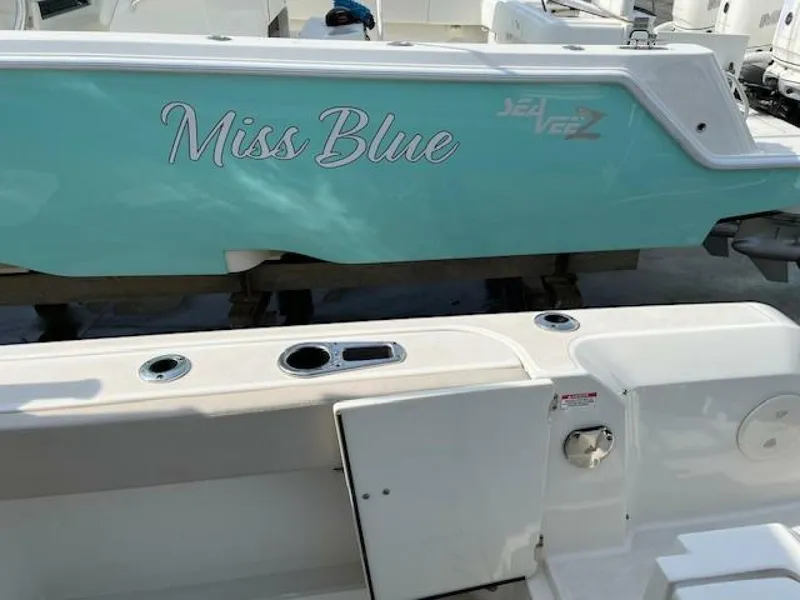 Slide: The Image of Boston Whaler 270 Vantage 2018 - 30