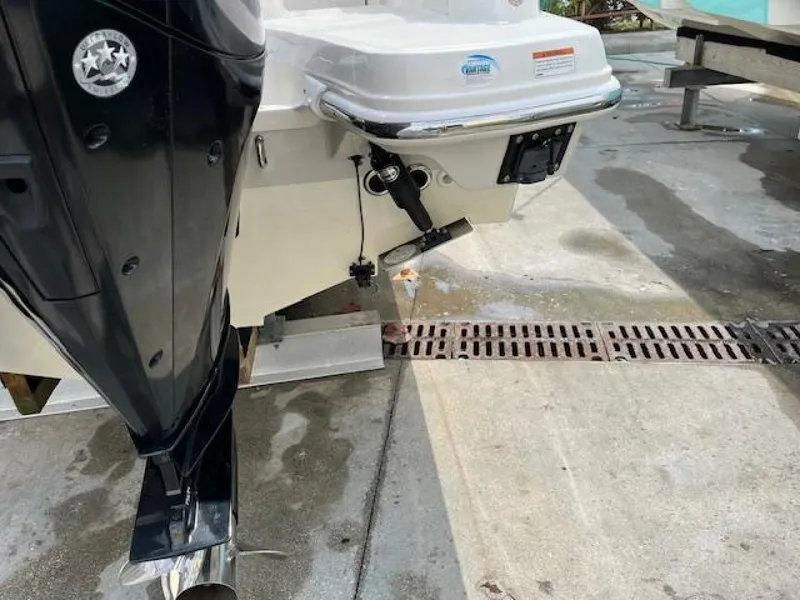 Slide: The Image of Boston Whaler 270 Vantage 2018 - 41