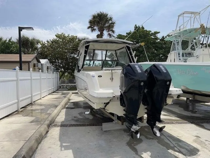 Slide: The Image of Boston Whaler 270 Vantage 2018 - 8
