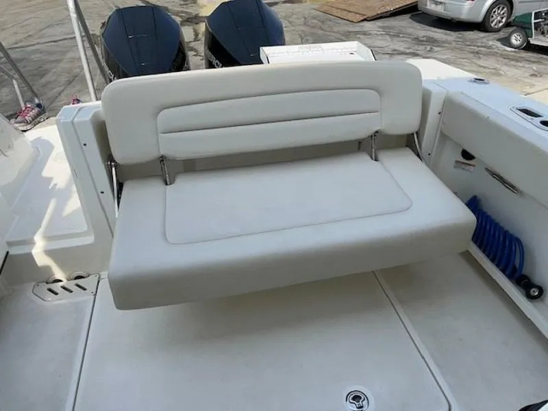 Slide: The Image of Boston Whaler 270 Vantage 2018 - 9