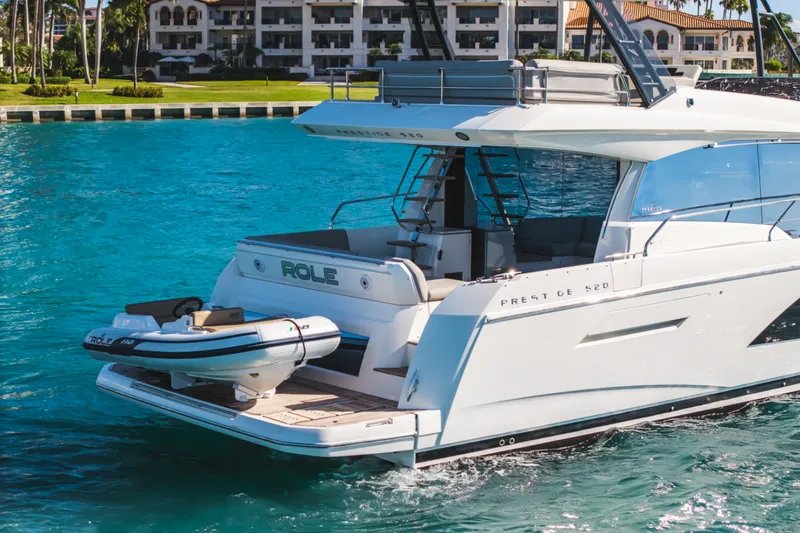 Slide: The Image of Prestige 520 FLYBRIDGE 2020 - 10