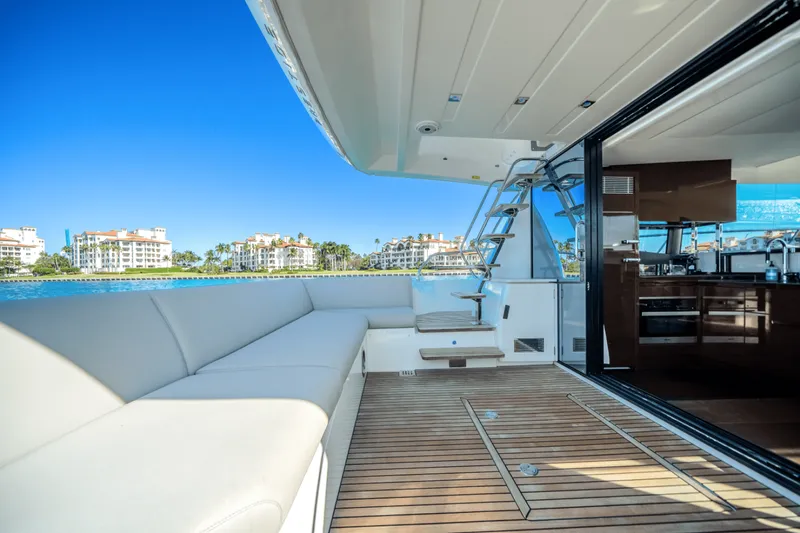 Slide: The Image of Prestige 520 FLYBRIDGE 2020 - 14