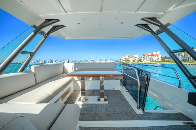 Slide: The Image of Prestige 520 FLYBRIDGE 2020 - 15