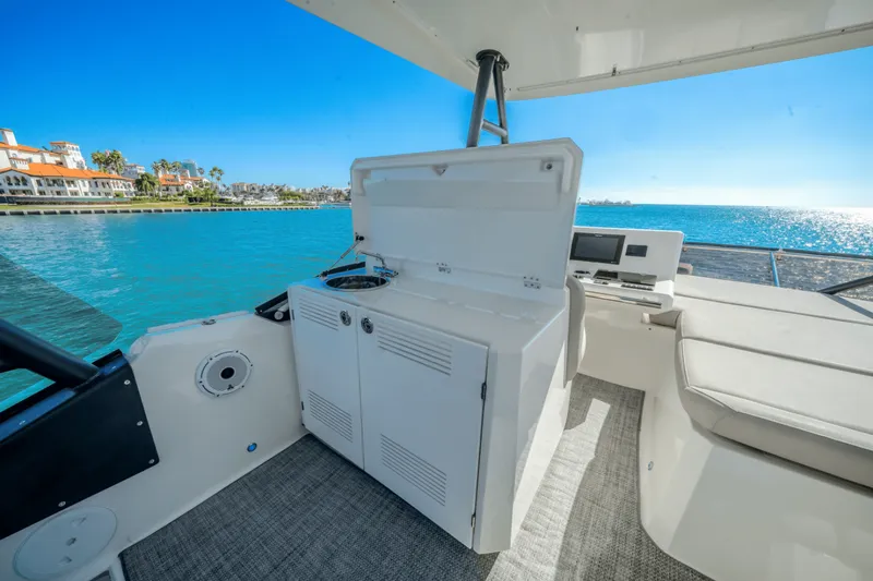 Slide: The Image of Prestige 520 FLYBRIDGE 2020 - 16