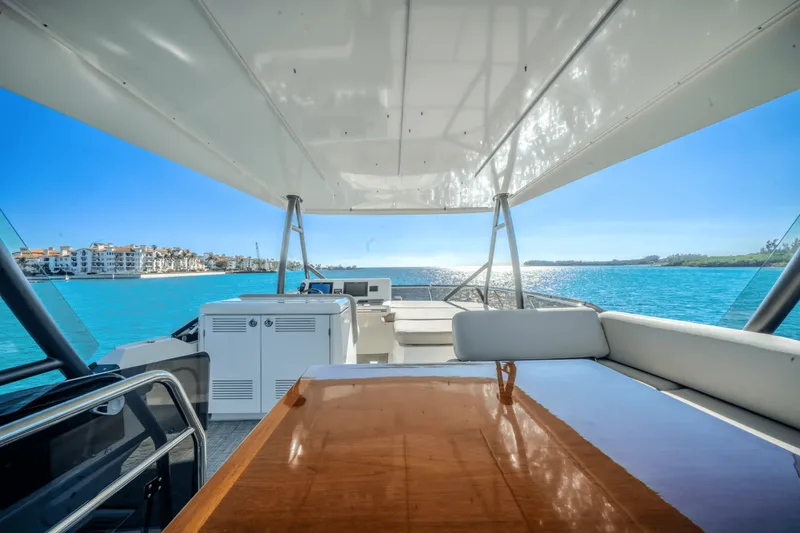 Slide: The Image of Prestige 520 FLYBRIDGE 2020 - 18