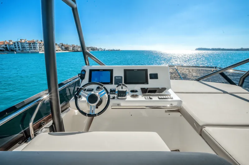 Slide: The Image of Prestige 520 FLYBRIDGE 2020 - 20