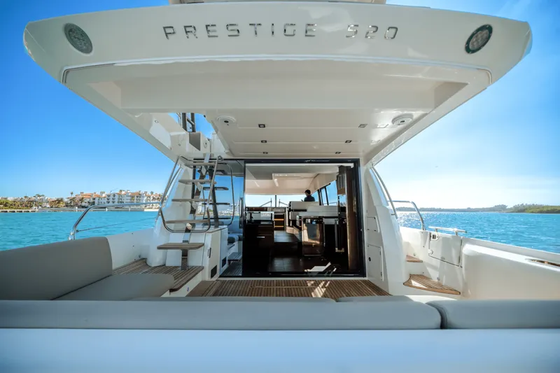 Slide: The Image of Prestige 520 FLYBRIDGE 2020 - 21
