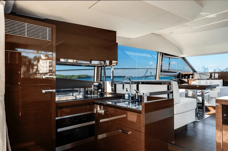 Slide: The Image of Prestige 520 FLYBRIDGE 2020 - 27