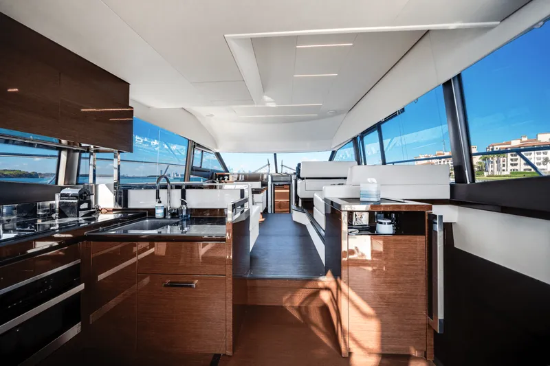 Slide: The Image of Prestige 520 FLYBRIDGE 2020 - 30