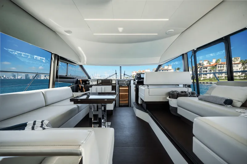 Slide: The Image of Prestige 520 FLYBRIDGE 2020 - 31