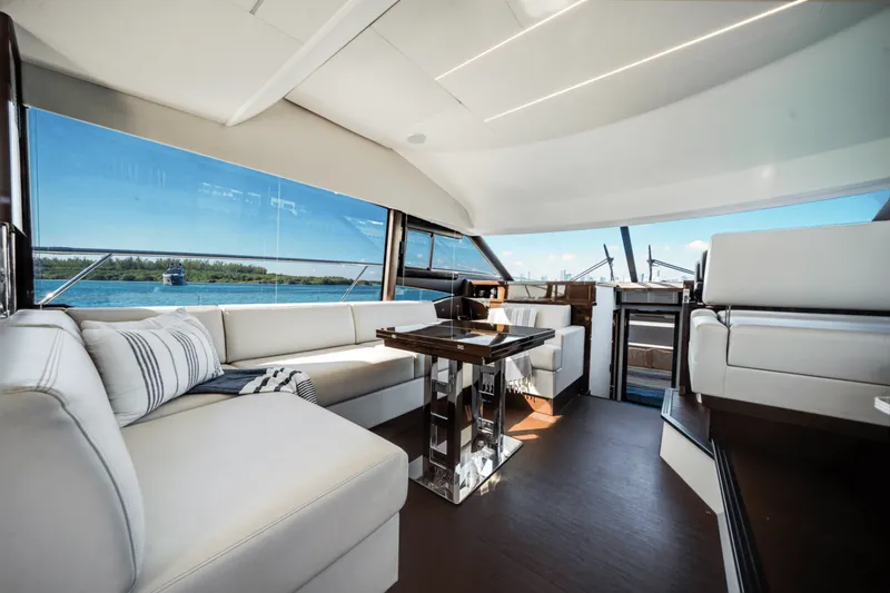 Slide: The Image of Prestige 520 FLYBRIDGE 2020 - 32