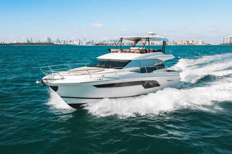 Slide: The Image of Prestige 520 FLYBRIDGE 2020 - 4