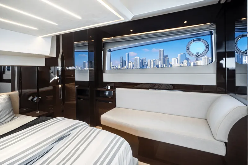 Slide: The Image of Prestige 520 FLYBRIDGE 2020 - 44