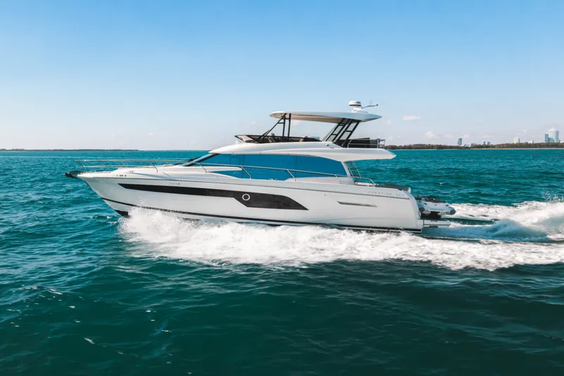 Slide: The Image of Prestige 520 FLYBRIDGE 2020 - 6