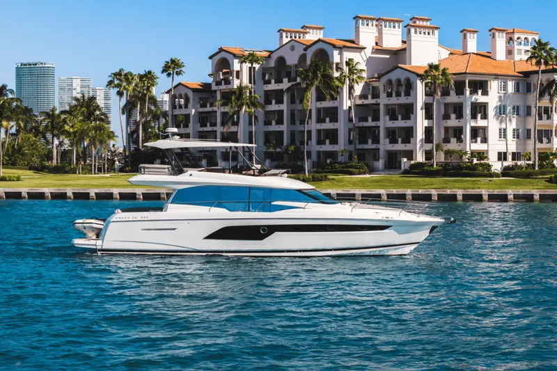 Slide: The Image of Prestige 520 FLYBRIDGE 2020 - 8