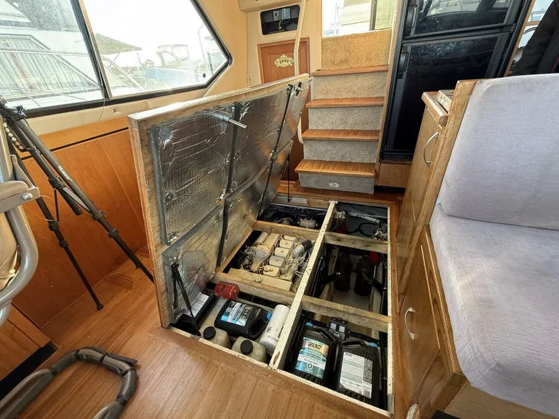 Slide: The Image of Bayliner 4087 1998 - 23