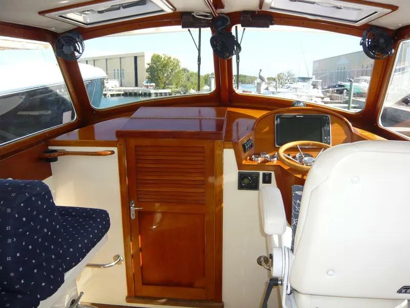 Slide: The Image of Hinckley Yachts 36 Classic 1998 - 12