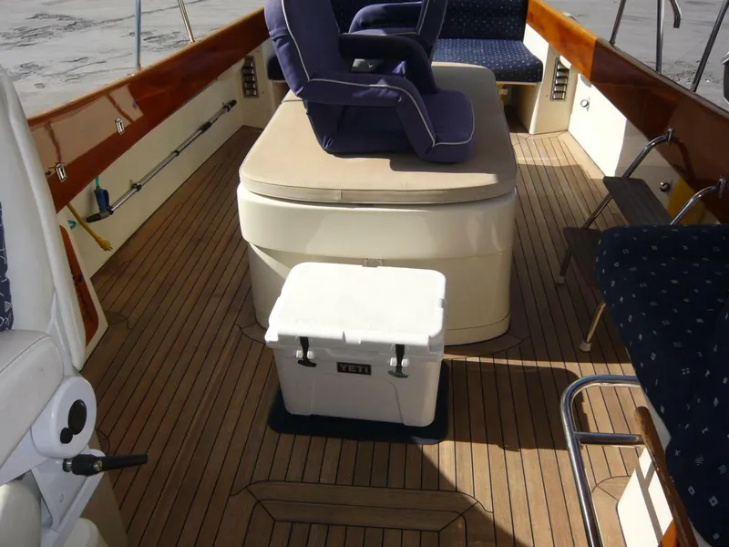 Slide: The Image of Hinckley Yachts 36 Classic 1998 - 15