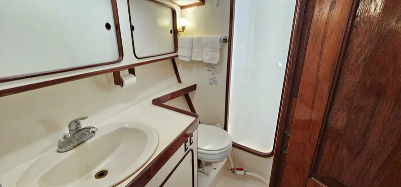 Slide: The Image of Gulfstar Sailmaster 1980 - 12
