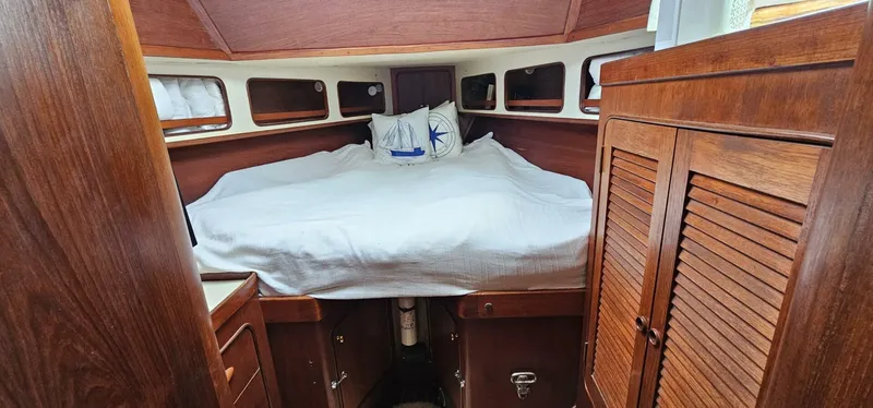 Slide: The Image of Gulfstar Sailmaster 1980 - 15
