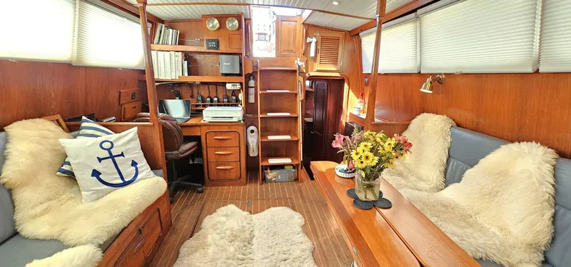 Slide: The Image of Gulfstar Sailmaster 1980 - 5