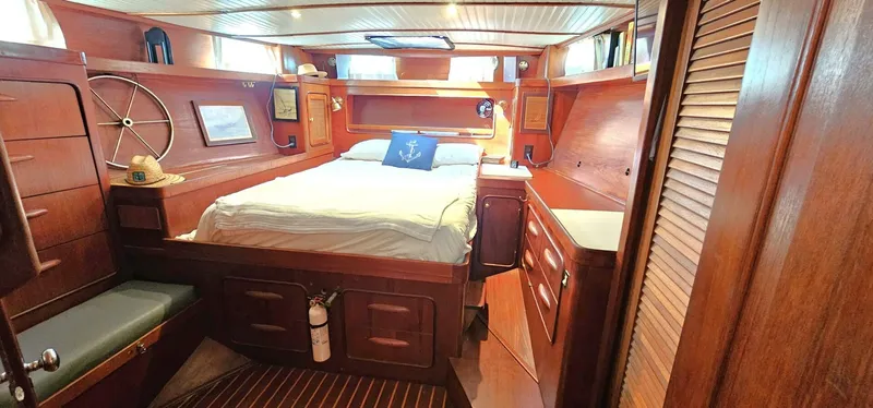 Slide: The Image of Gulfstar Sailmaster 1980 - 8