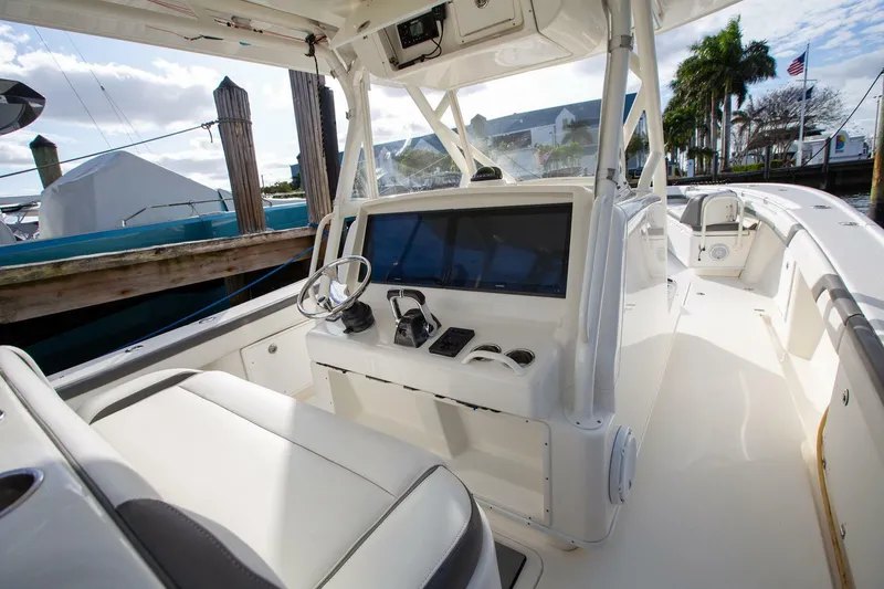 Slide: The Image of Yellowfin 39 Offshore 2015 - 10