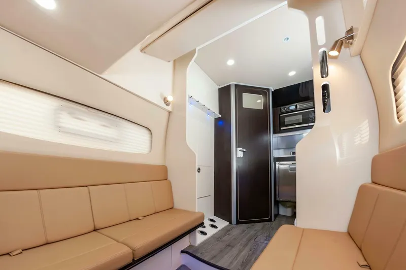 Slide: The Image of Scout 380 LXF 2020 - 41