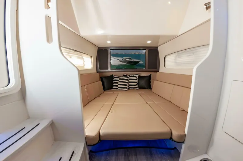 Slide: The Image of Scout 380 LXF 2020 - 42