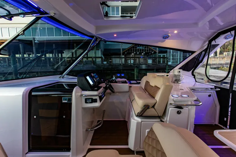 Slide: The Image of Aquila 36 Power Cat 2018 - 12