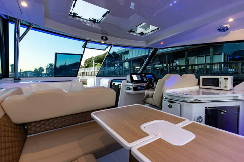 Slide: The Image of Aquila 36 Power Cat 2018 - 4