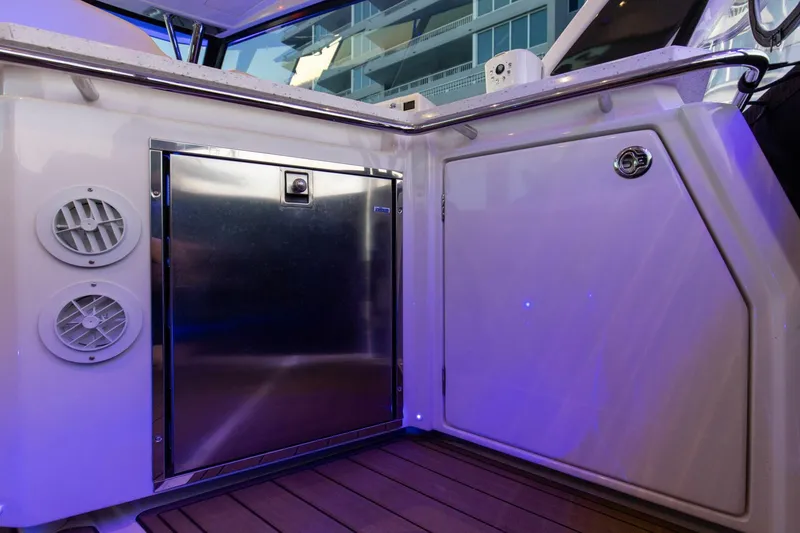 Slide: The Image of Aquila 36 Power Cat 2018 - 6