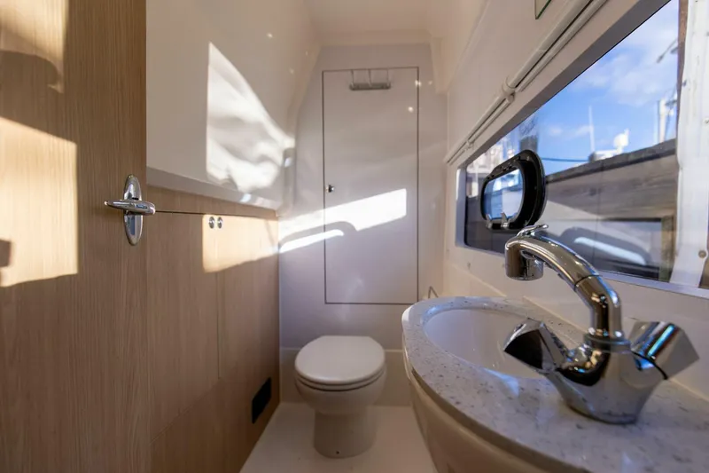 Slide: The Image of Aquila 36 Power Cat 2018 - 9