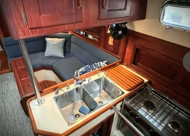 Slide: The Image of Pacific Seacraft 37 1995 - 2