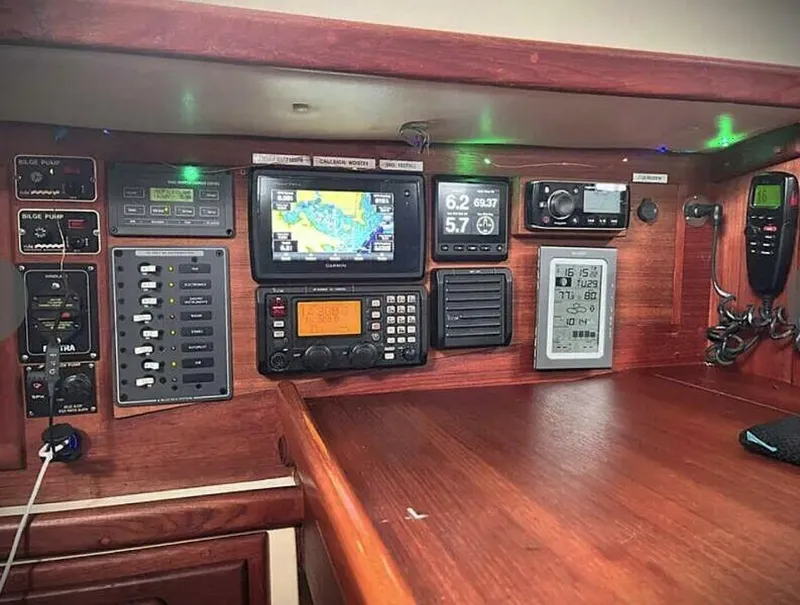 Slide: The Image of Pacific Seacraft 37 1995 - 4