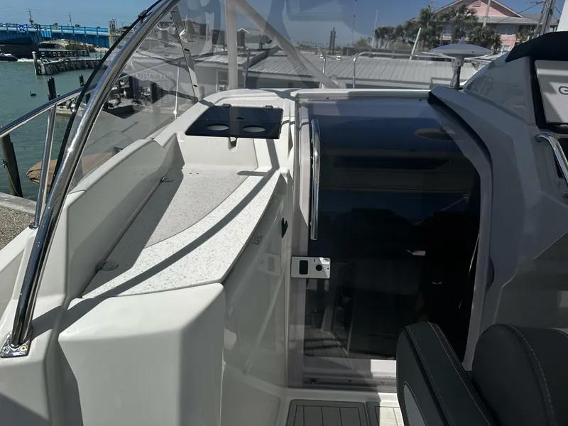Slide: The Image of Jeanneau 9.0 Leader 2024 - 61