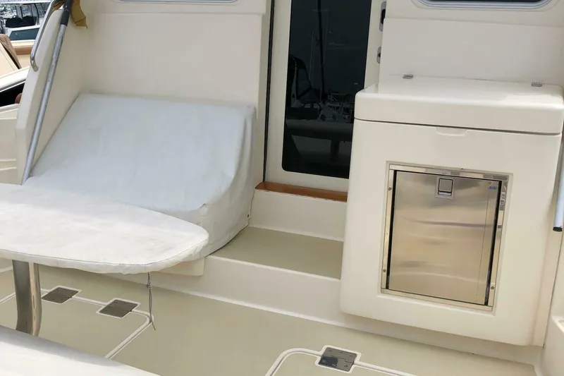 Slide: The Image of Sabre 40 Sedan 2009 - 24