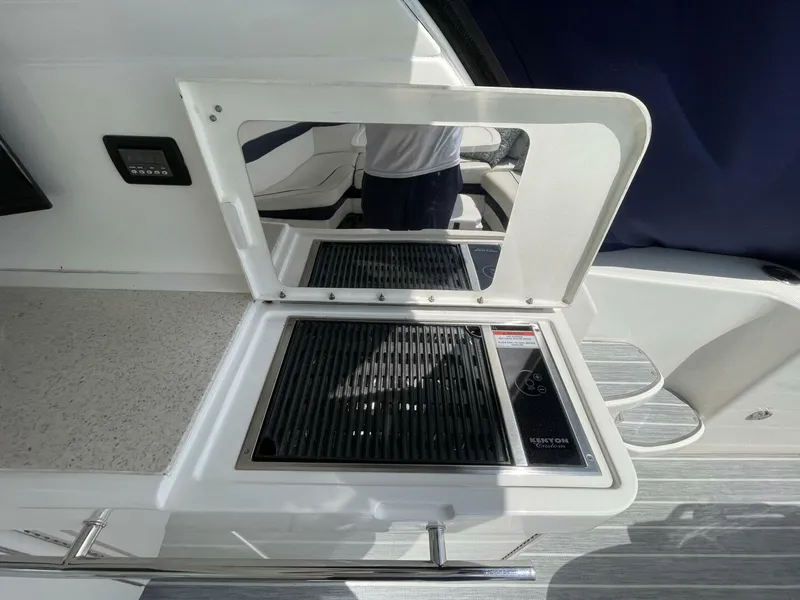 Slide: The Image of Sea Ray 450 Sundancer 2010 - 28