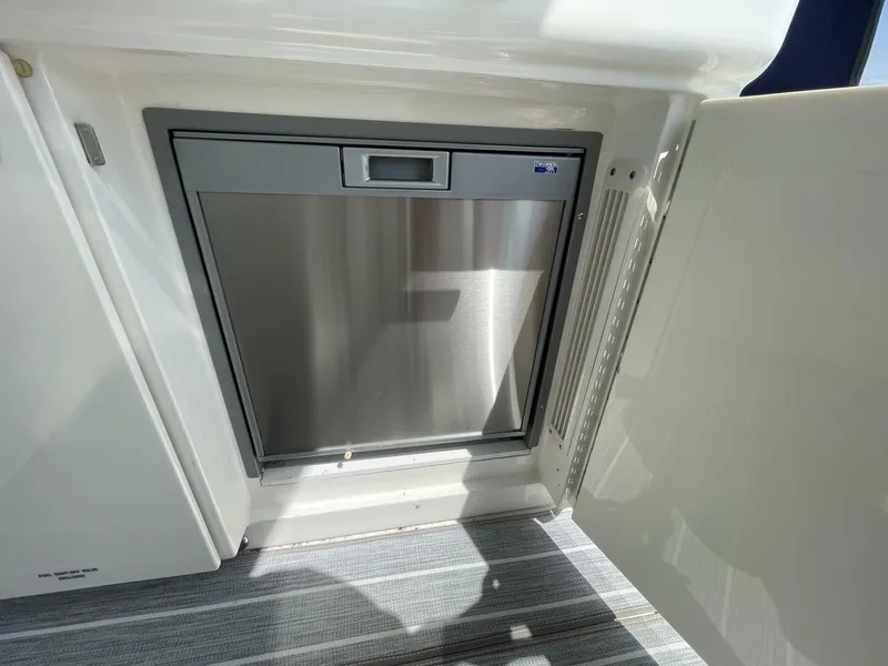 Slide: The Image of Sea Ray 450 Sundancer 2010 - 30