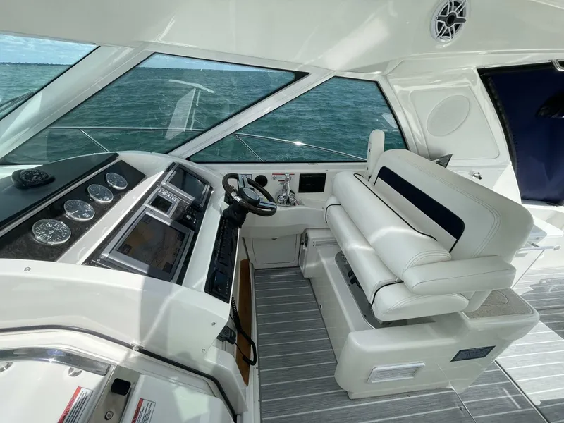 Slide: The Image of Sea Ray 450 Sundancer 2010 - 44